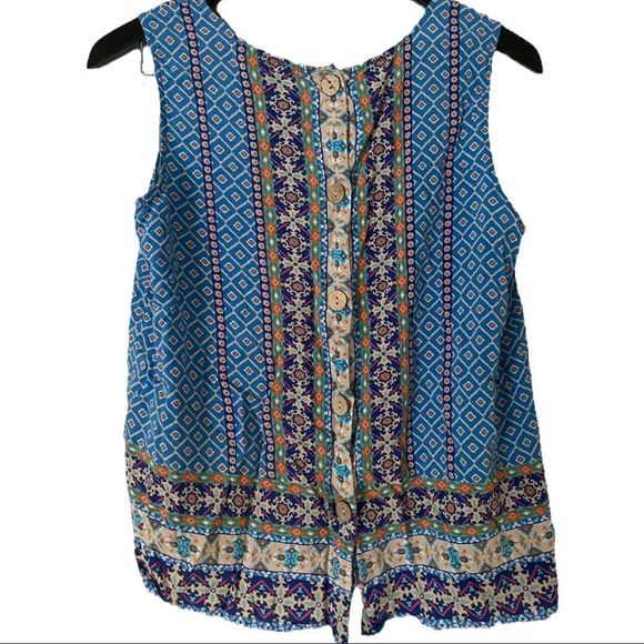 N.Y. Appeal: Buttoned Back Sleeveless Blouse - Picture 4 of 7